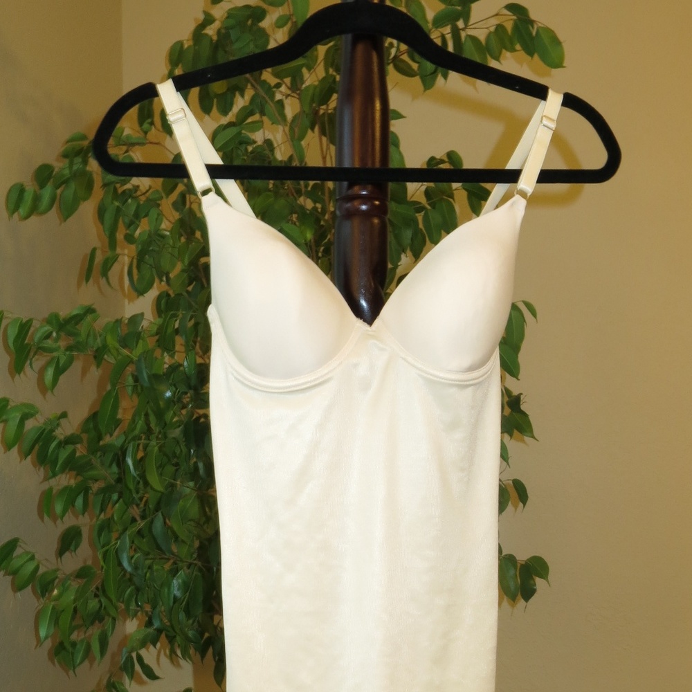 Maidenform Flexees 34C All Over Slimming